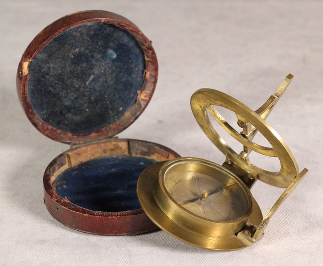 [Brass Pocket Magnetic Compass with Sundial and Hardwood Case]